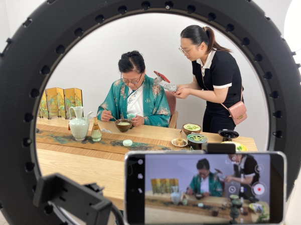 共享主播间首秀开播，开启线上新生活